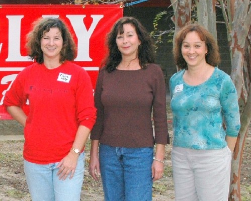 DSC_0033b Claire Stelly, Pam Stelly Thibodeaux, Cindy Stelly Matthews